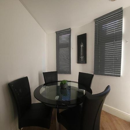 Central Suite, 3 Single Beds 布里斯托 外观 照片