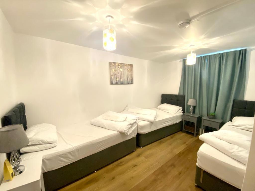 Central Suite, 3 Single Beds 布里斯托 外观 照片