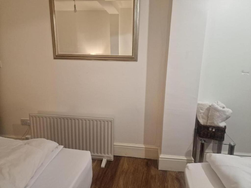 Central Suite, 3 Single Beds 布里斯托 外观 照片